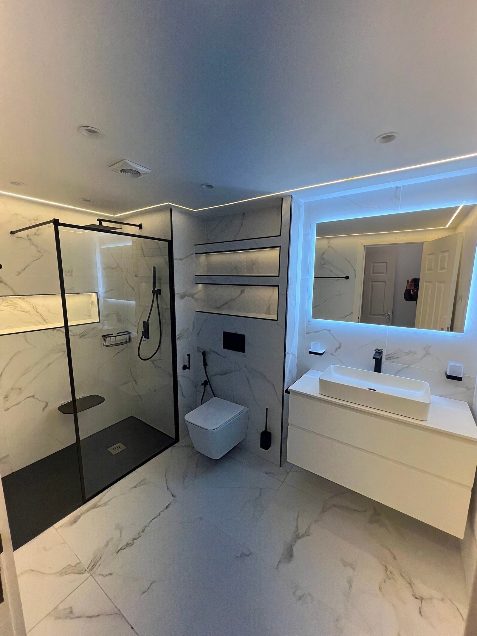 Showroom One Selecta Douala